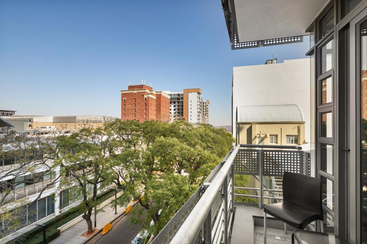 Easy Stay - The Median Rosebank Johannesburg Exterior photo